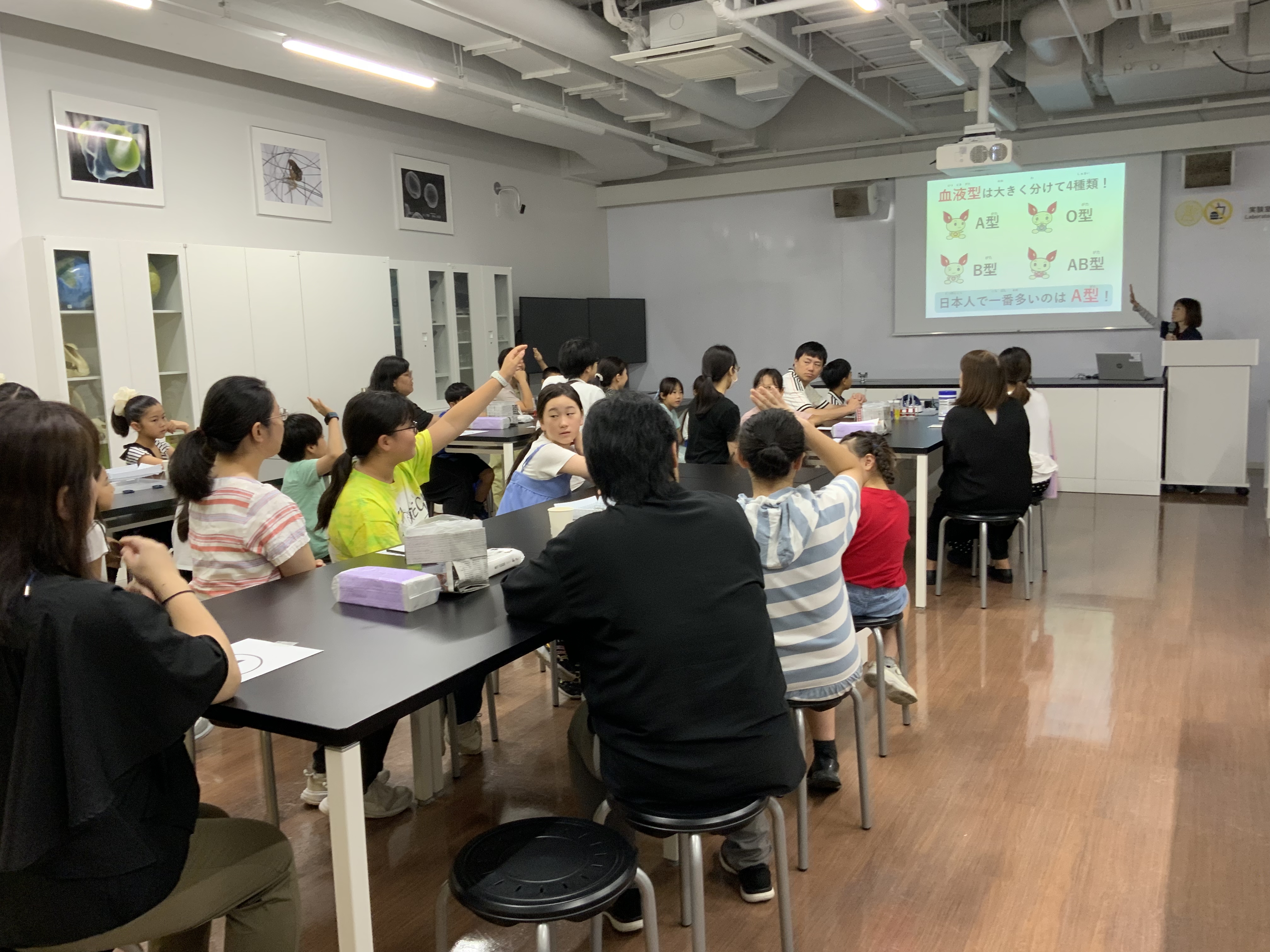 講義様子血液型クイズ.jpg