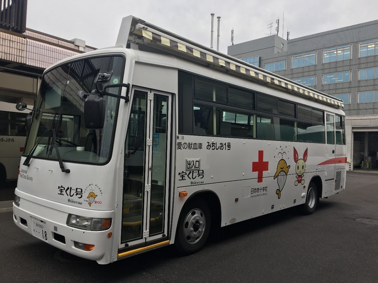 日本宝くじ協会様から新しい献血バスをご寄贈いただきました！｜新着 