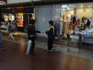 秋雨の三宮センター街に響いたクインテット（五重奏）～神戸のじぎくライオンズクラブ献血推進DAY