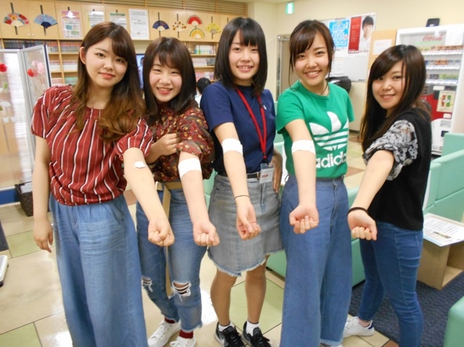 将来の白衣の天使たち 初めての献血 四日市医師会看護専門学校生 新着ニュース プレスリリース イベント 三重県赤十字血液センター 日本赤十字社 将来の白衣の天使たち 初めての献血 四日市医師会看護専門学校生 新着ニュース プレスリリース イベント 三重県赤十字血液センター 日本赤十字社